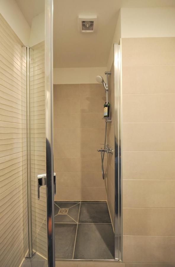 Central Comfort At Hanzas Residence, Stay Near Cafes, Bars, Museums & Esplanade Riga Extérieur photo