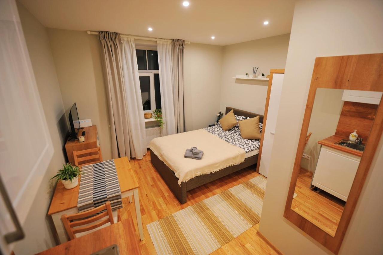 Central Comfort At Hanzas Residence, Stay Near Cafes, Bars, Museums & Esplanade Riga Extérieur photo