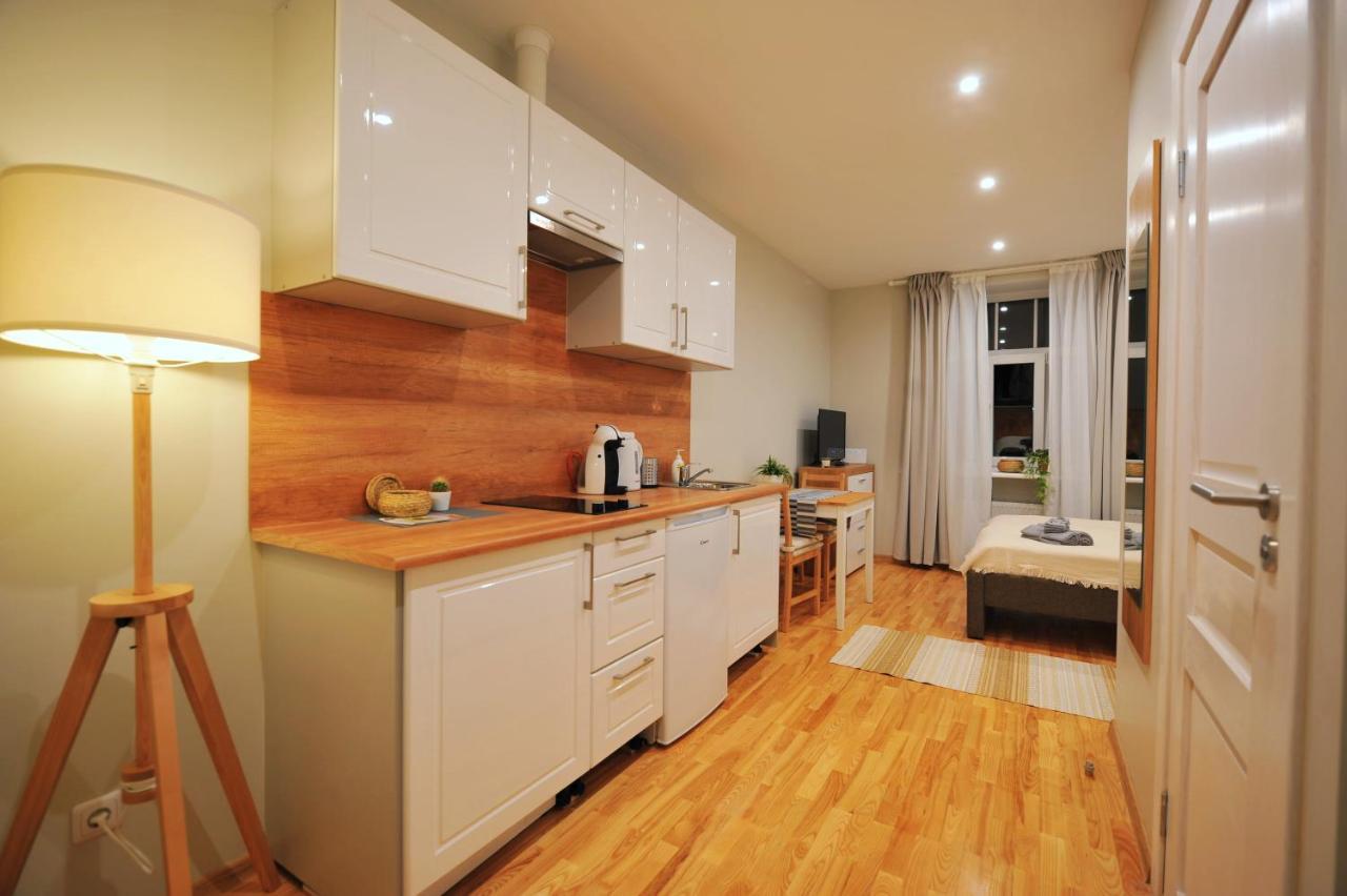 Central Comfort At Hanzas Residence, Stay Near Cafes, Bars, Museums & Esplanade Riga Extérieur photo
