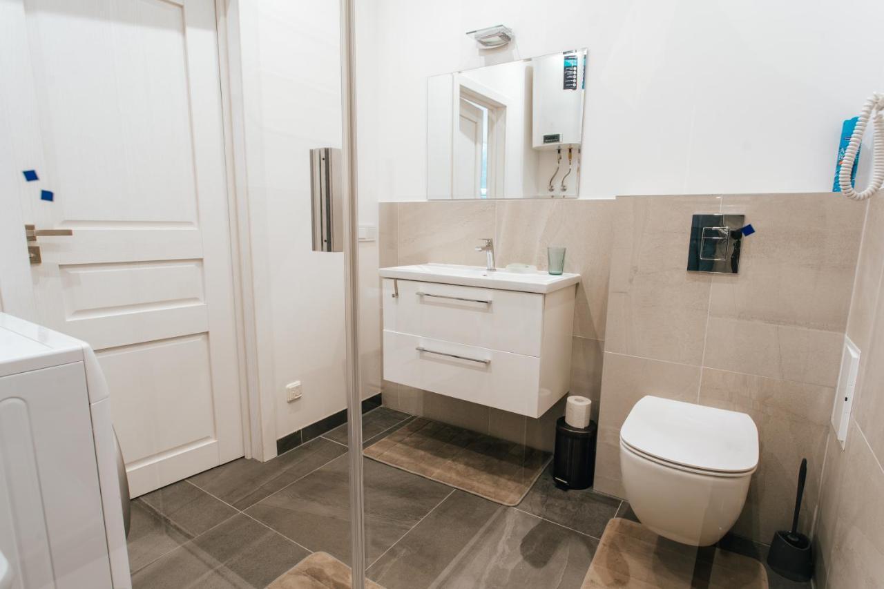 Central Comfort At Hanzas Residence, Stay Near Cafes, Bars, Museums & Esplanade Riga Extérieur photo