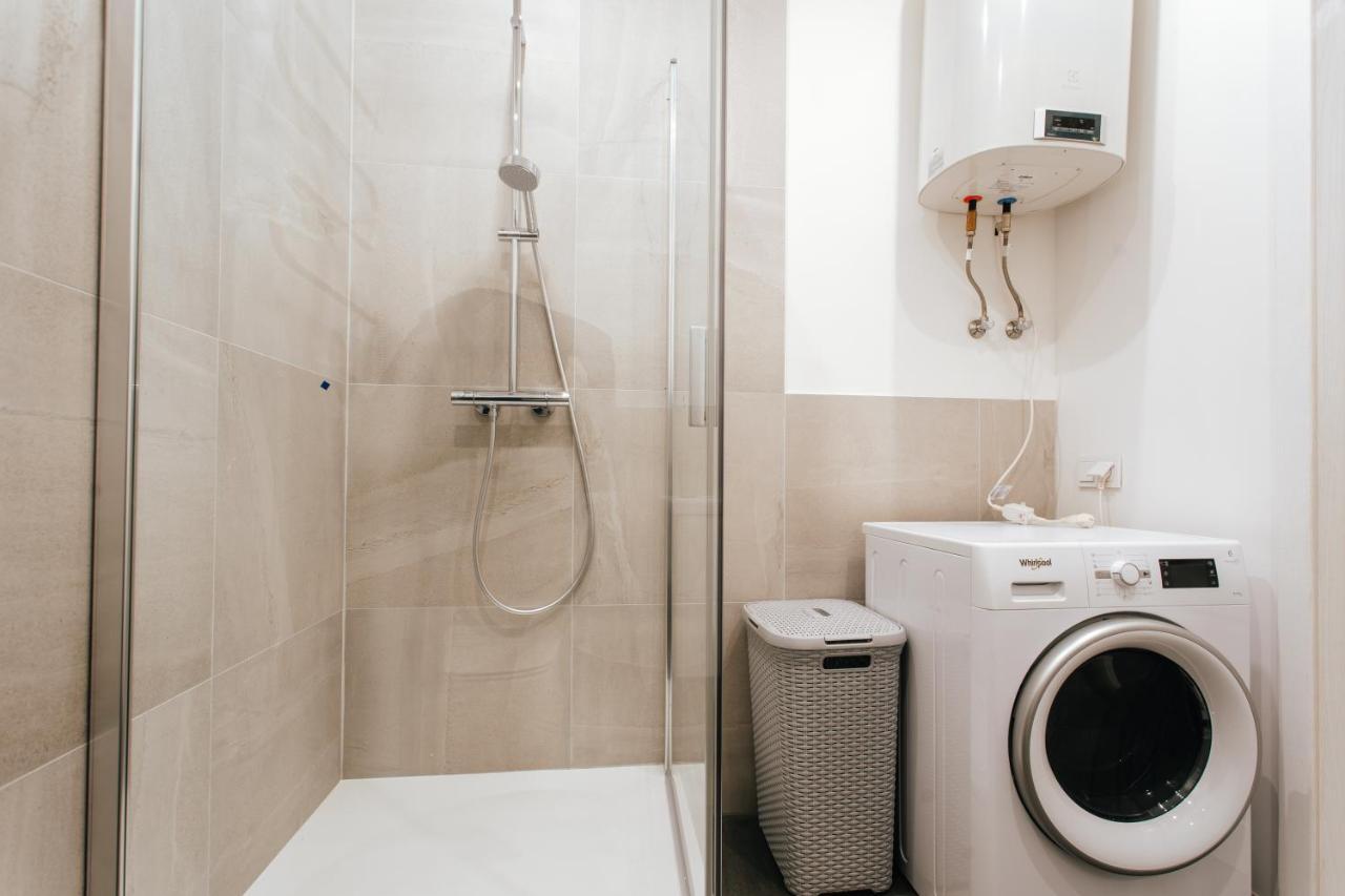 Central Comfort At Hanzas Residence, Stay Near Cafes, Bars, Museums & Esplanade Riga Extérieur photo