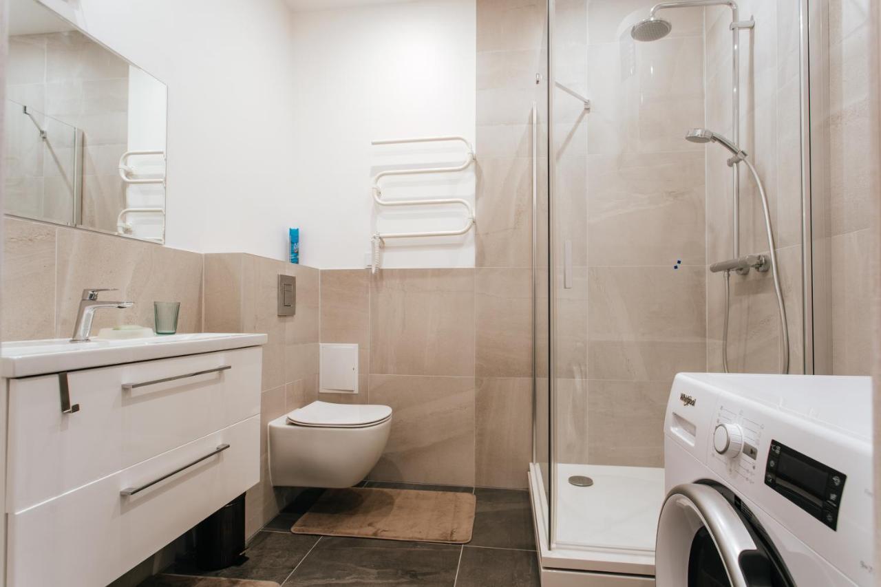 Central Comfort At Hanzas Residence, Stay Near Cafes, Bars, Museums & Esplanade Riga Extérieur photo